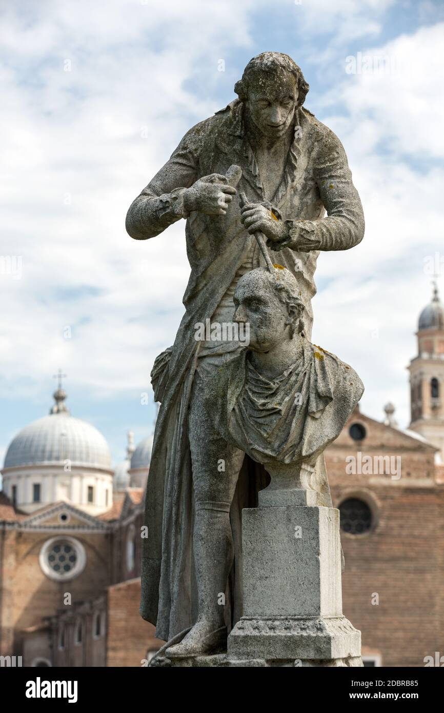 Die Statue von Antonio Canova (1757-1822), war ein italienischer Bildhauer aus der Republik Venedig. Die Statue ist in Prato della Valle, Padua, ICH Stockfoto