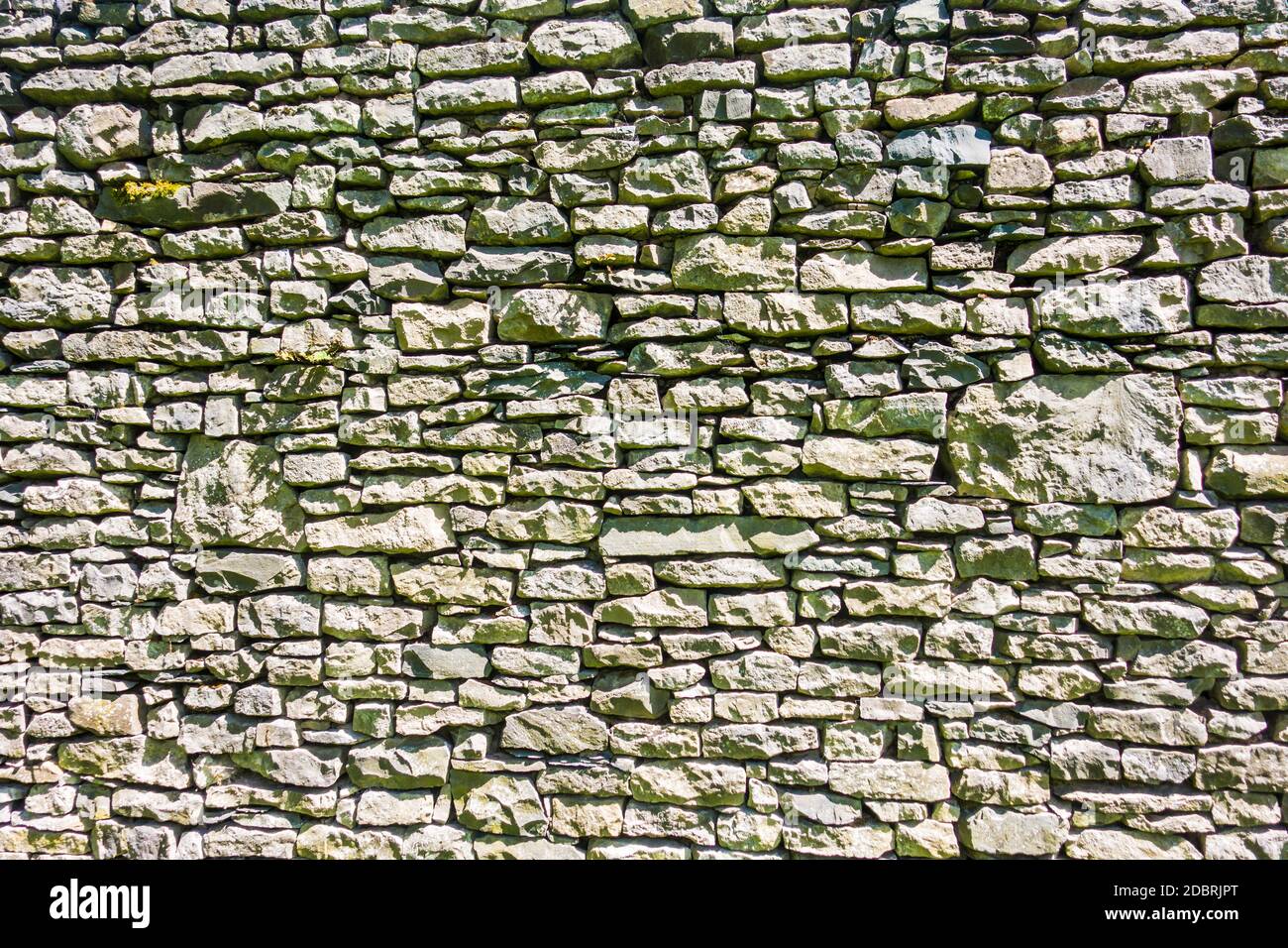 Trockensteinmauer in Cumbria England Stockfoto
