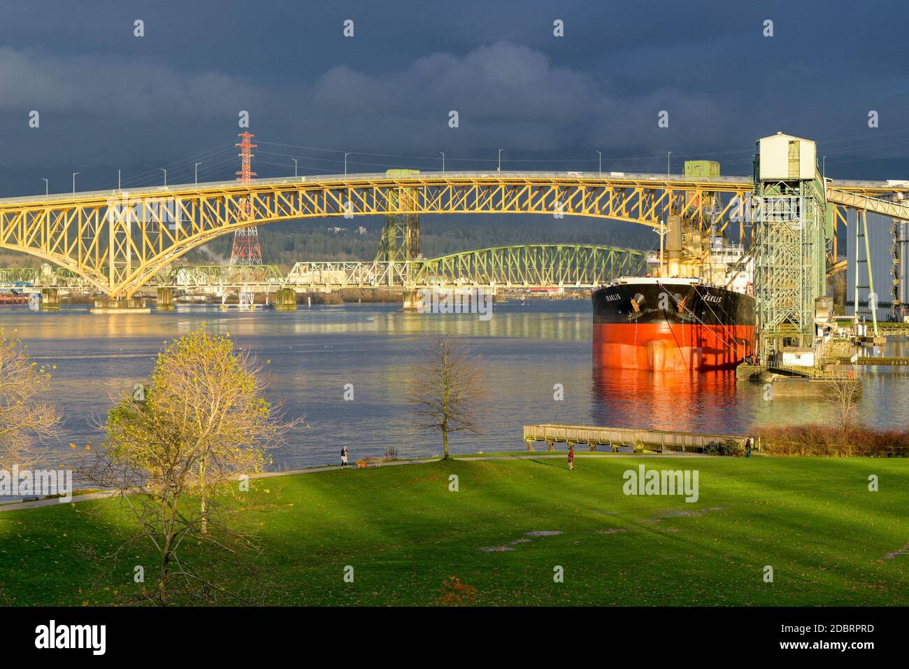 Bulk Carrier Ship Iraklis im Viterra Cascadia Grain Terminal, Port of Vancouver, Vancouver, British Columbia, Kanada. Stockfoto