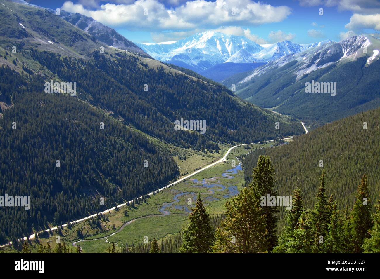 Luftaufnahme des State Highway 82 östlich von Independence Pass, Colorado, USA Stockfoto