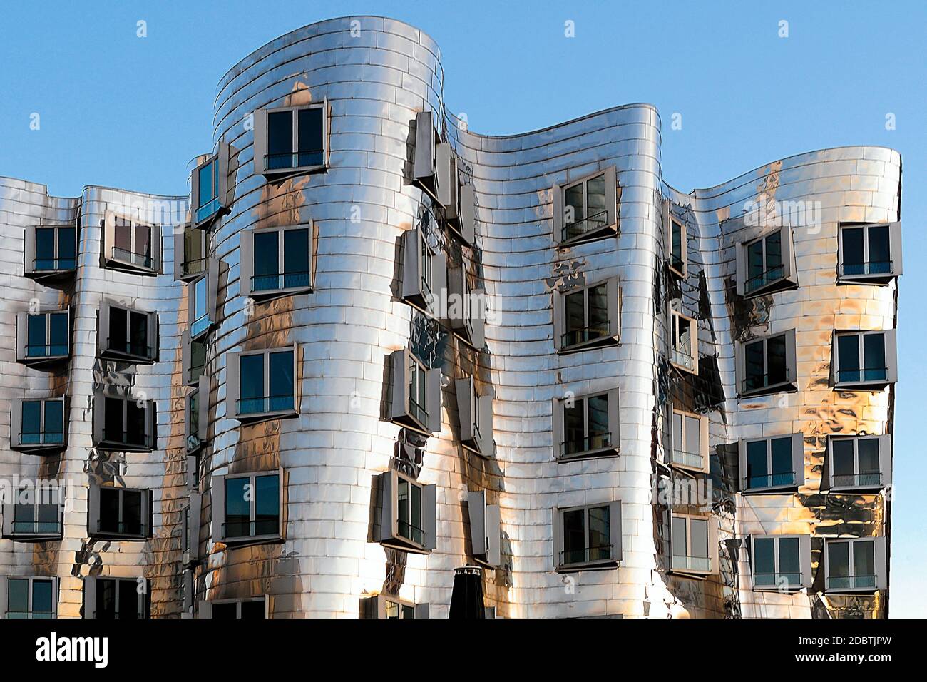 Neuer Zollhof, Gebäude von Frank Gehry im Medienhafen von DÃ¼sseldorf Stockfoto