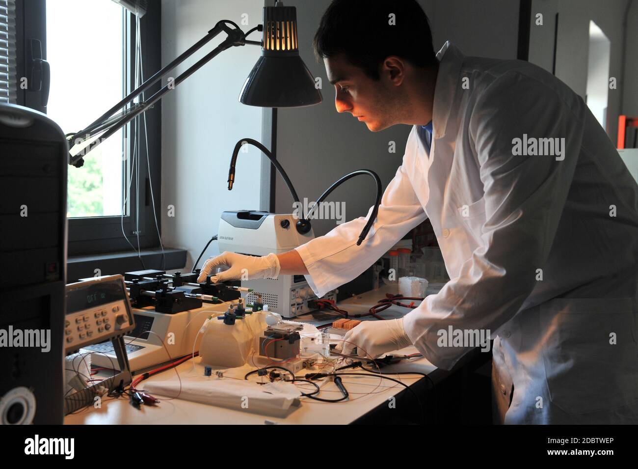TORINO, ITALIEN - 20. Juni 2010: Forschungslabor zur Entwicklung neuer Materialien und Verfahren für Mikro- und Nanostrukturen. Stockfoto