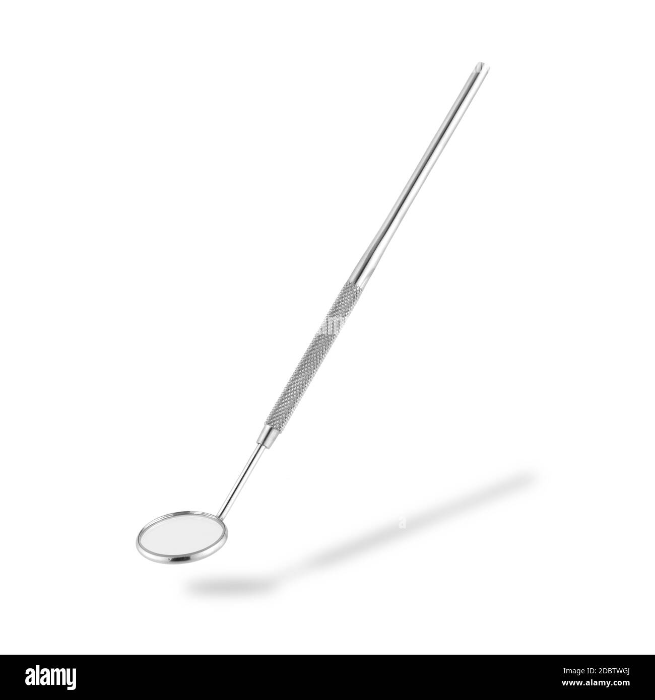Ein Zahnärztspiegel auf weiß mit Schlagschatten mit Beschneidungspfad Stockfoto