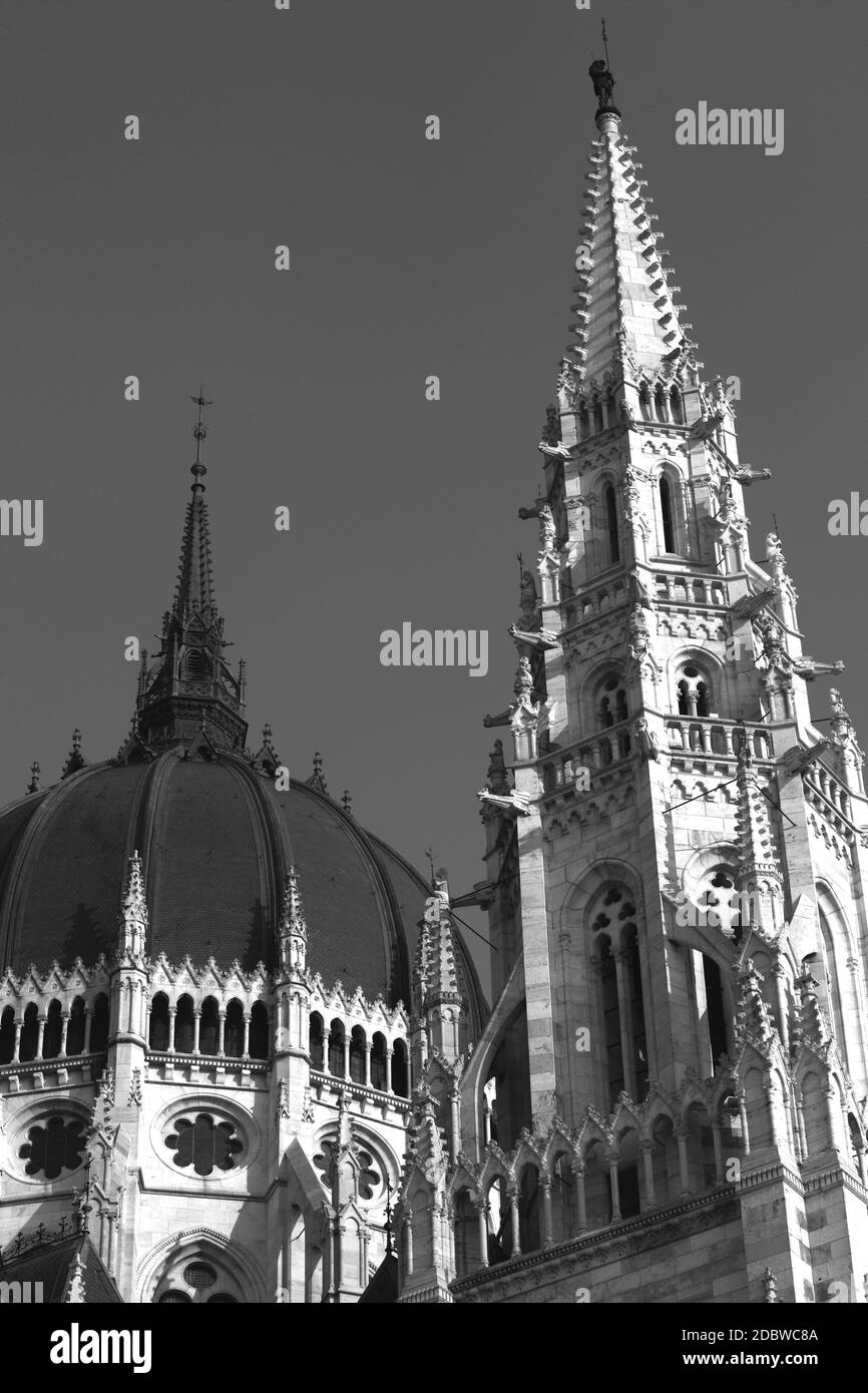 Parlament Türme in Budapest Stockfoto