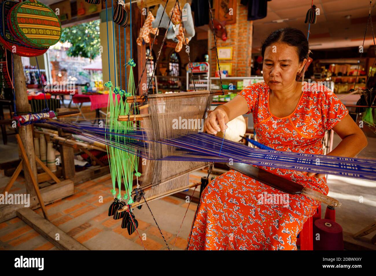 Handarbeit und Weberei von einer Frau in Vietnam Stockfoto