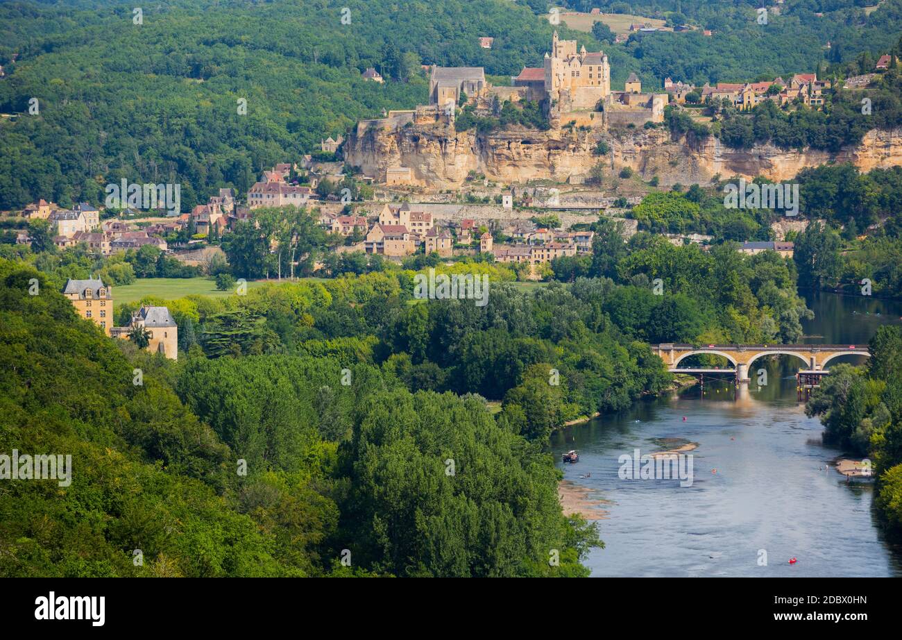 Fluss Dordogne von Chateau Castlenaud. Castelnaud-la-Chapelle, Dordogne, Frankreich Stockfoto