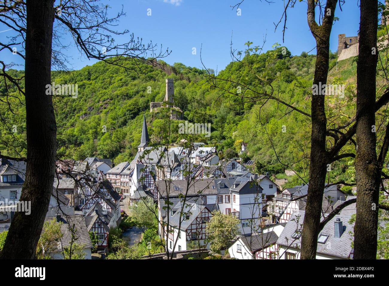 Blick auf das Dorf Monreal in der Eifel, Rheinland-Pfalz Stockfoto