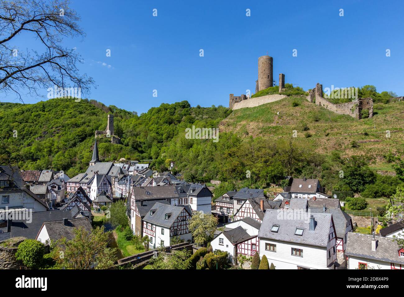 Blick auf das Dorf Monreal in der Eifel, Rheinland-Pfalz Stockfoto