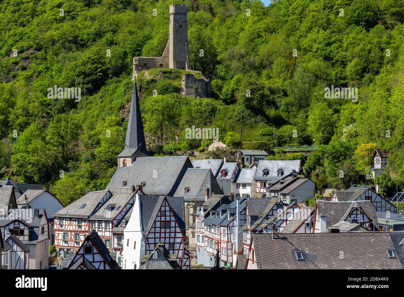 Blick auf das Dorf Monreal in der Eifel, Rheinland-Pfalz Stockfoto