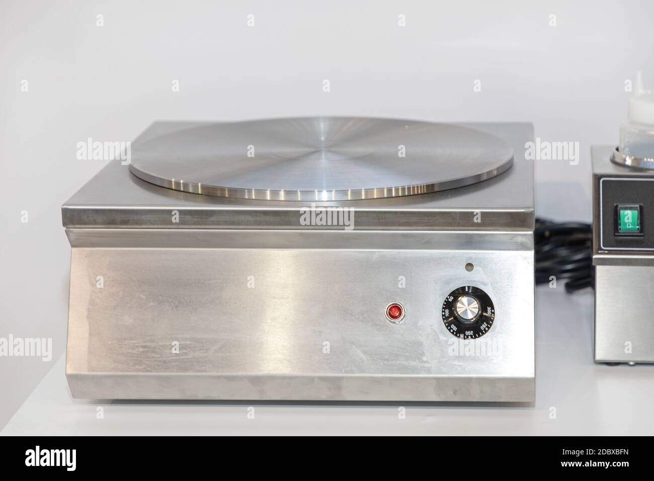 Eine Große Kommerzielle Pfannkuchen Maker Counter Top Stockfoto