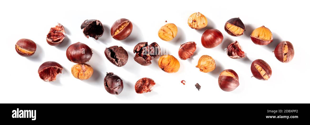 Panorama der gekochten Kastanien, aufgenommen von oben auf weißem Hintergrund Stockfoto