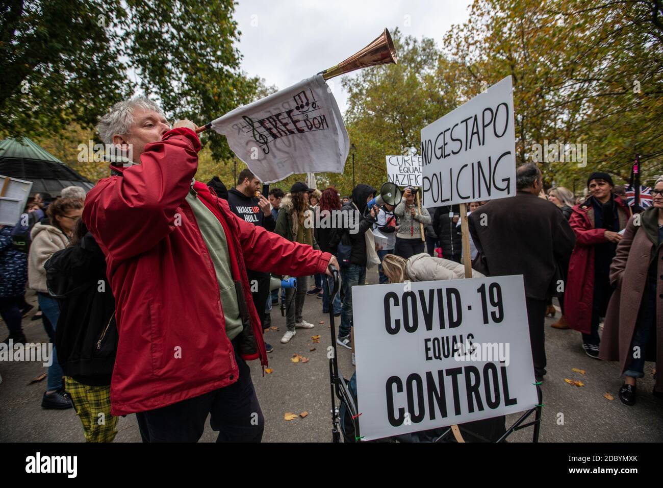 Anti-Lockdown-Protest gegen die jüngste Blockierung der Coronavirus-Pandemie durch die britische Regierung, um die Ausbreitung des Virus zu verlangsamen. Stockfoto
