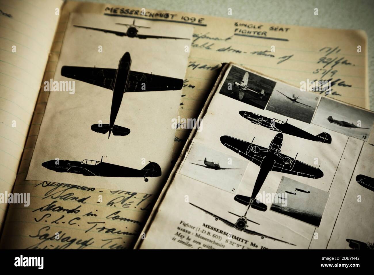 Sammlung von Informationen zur Identifizierung von Flugzeugen aus dem Zweiten Weltkrieg, mit dem deutschen Messerschmitt BF109 Kämpfer. Stockfoto