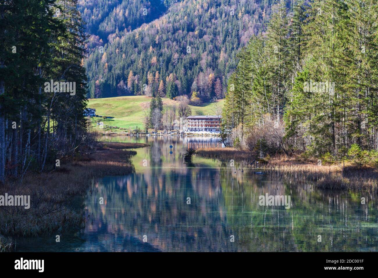Hintersee ist neben vier Herzoginnen Teil der Gemeinde Ramsau bei Berchtesgaden. Stockfoto