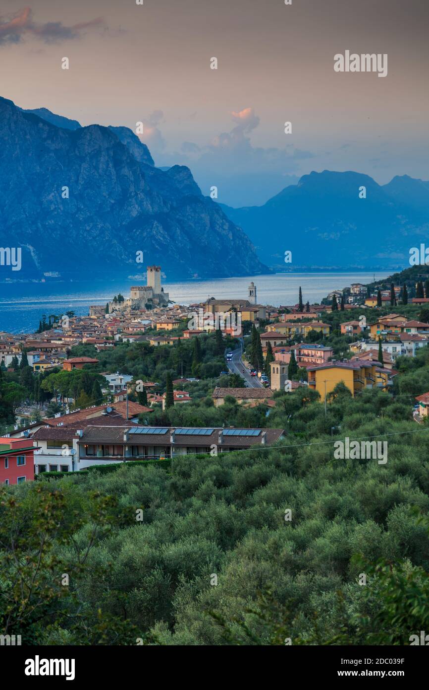 Erhöhte Ansicht von Castello Scaligero, Scaliger Burg, Malcesine, Gardasee, Venetien, Italien, Europa Stockfoto