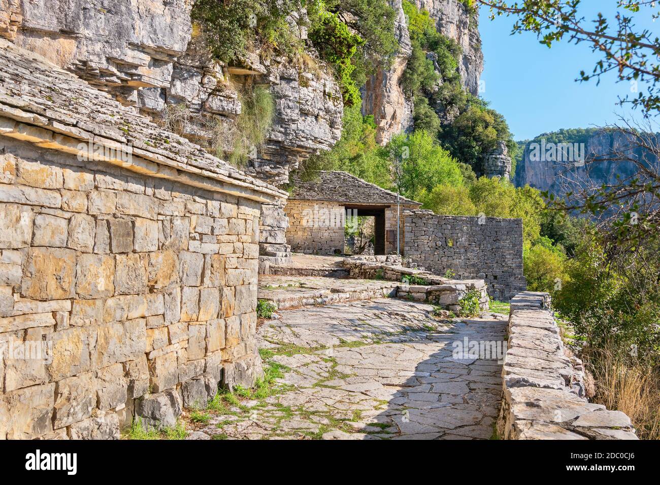 Verlassene Kloster von Agia Paraskevi in der Nähe der Vikos-Schlucht. Monodendri, Zagori, Griechenland Stockfoto