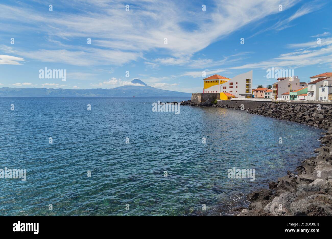 Velas in Insel Sao Jorge mit Blick auf die Insel Pico, Azoren, Portugal Stockfoto