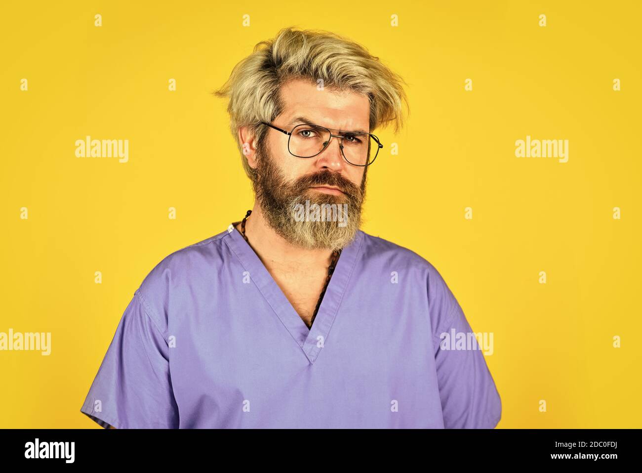 Sie können sich auf diesen Arzt verlassen. Arbeiten Sie im Krankenhaus. Beste Qualität für Sie. Medizin ist meine Leidenschaft. Medizinisches Fachpersonal. Healthcare and Medical Concept. Kompetenter und erfolgreicher Arzt in medizinischer Uniform. Stockfoto