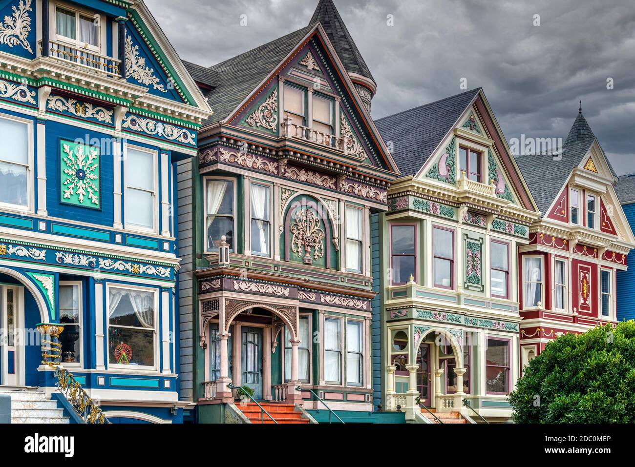 Bemalte viktorianische Häuser, Haight-Ashbury, San Francisco, Kalifornien, USA Stockfoto