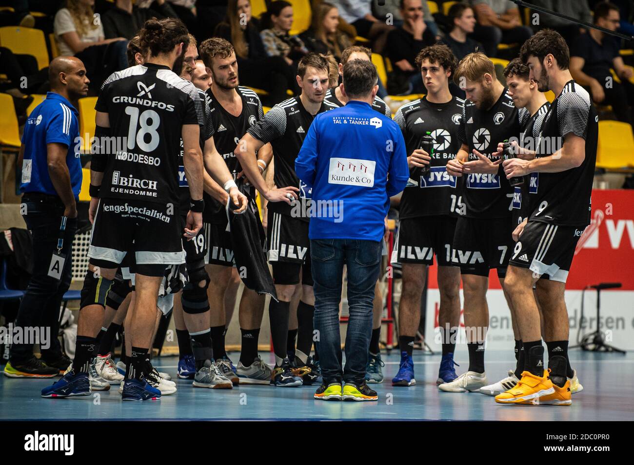 Silkeborg, Dänemark. November 2020. Bjerringbro-Silkeborg Cheftrainer Peter Bredsdorff-Larsen gesehen im Danish Men's Handball League Spiel zwischen Bjerringbro-Silkeborg und Fredericia Handball in der JYSK Arena in Silkeborg. (Foto Kredit: Gonzales Foto/Alamy Live News Stockfoto