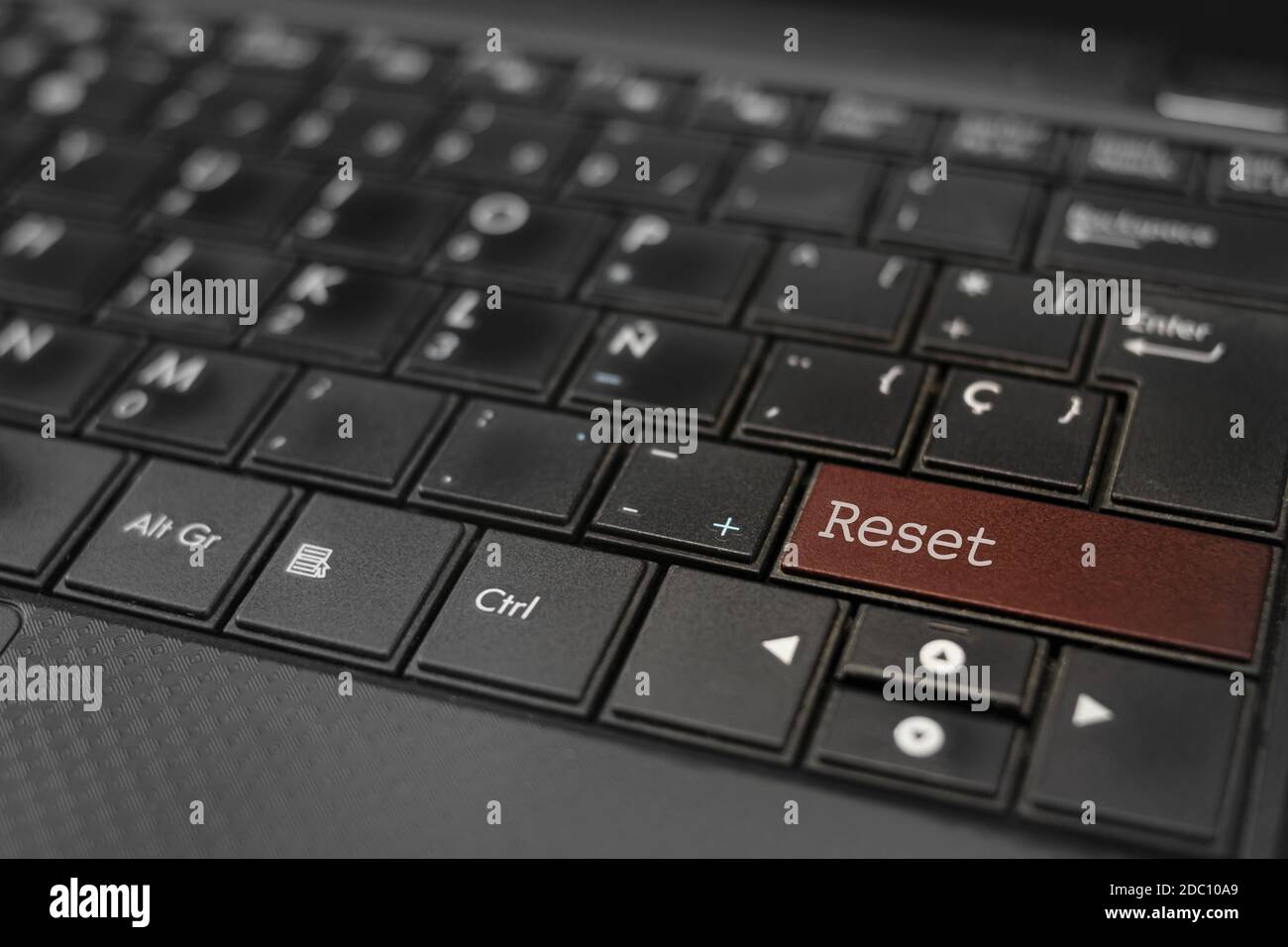 Konzept zurücksetzen. Reset-Taste in einer Computertastatur integriert Stockfoto