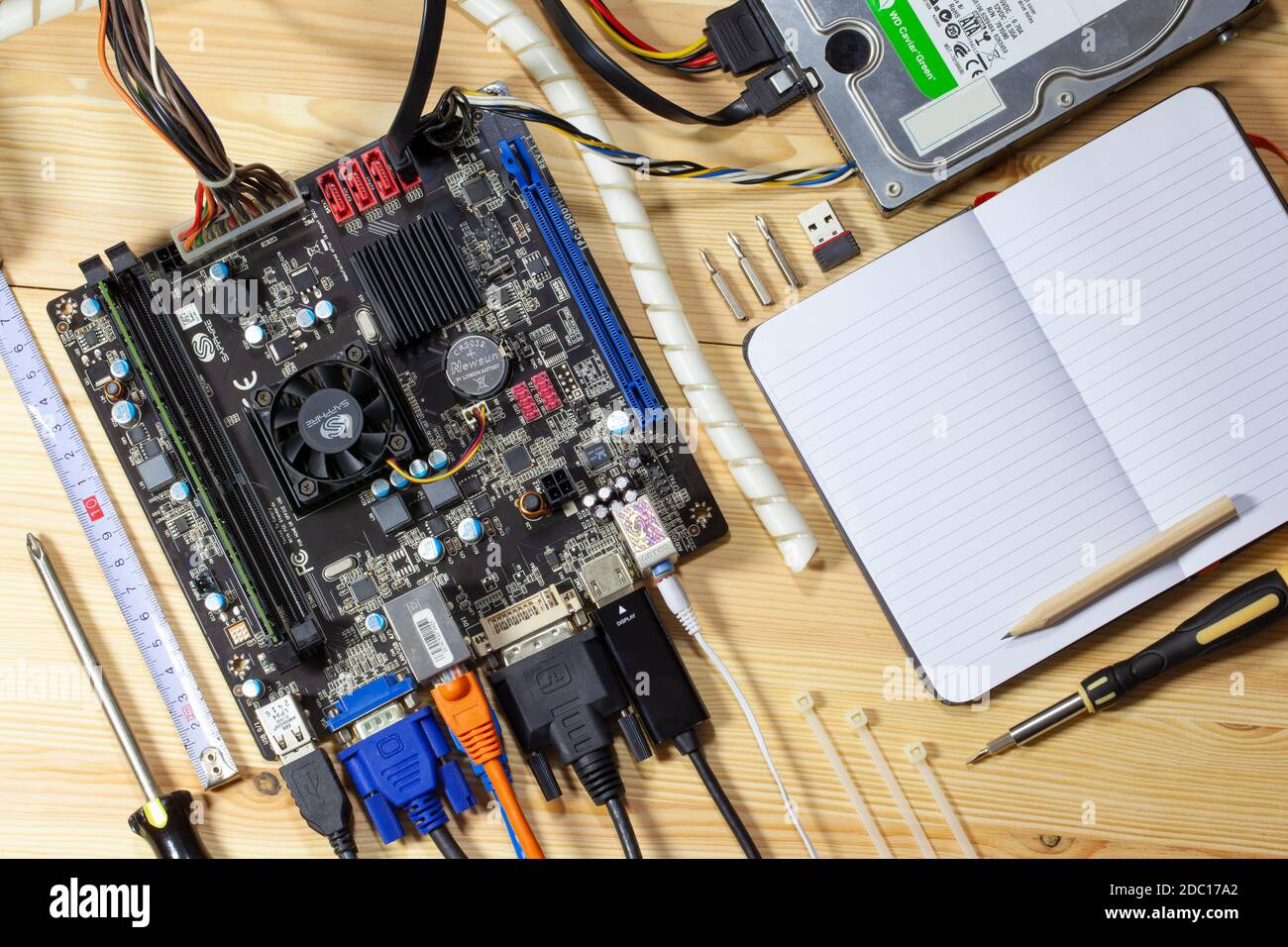 Mini ITX Motherboard Benchmarking / Hardware Support / Montage Tutorial Stockfoto