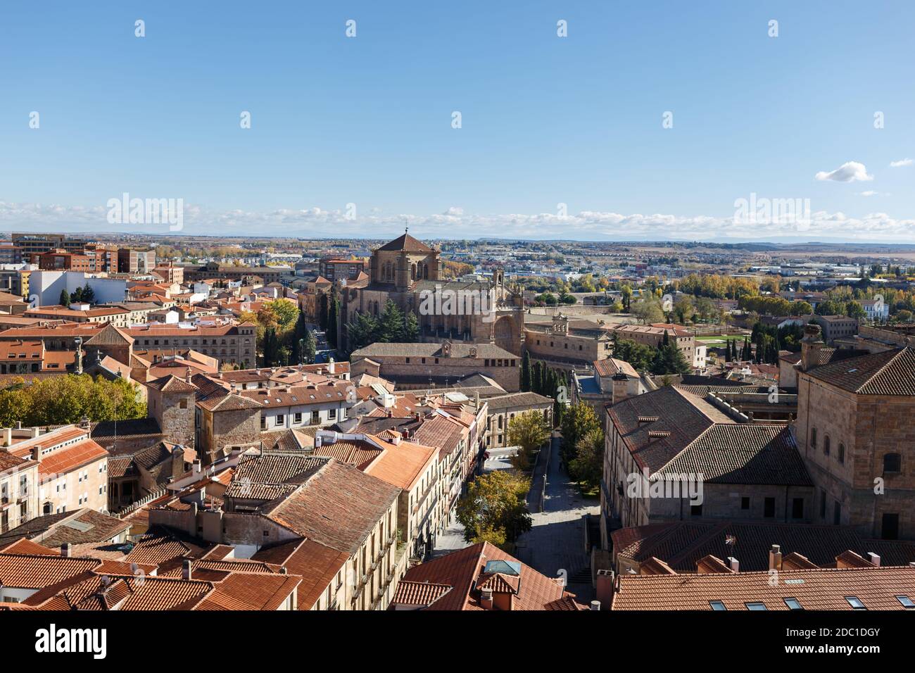 Panoramablick auf Salamanca, Häuser und Dominicos Kirche, Kastilien und Leon, Spanien Stockfoto