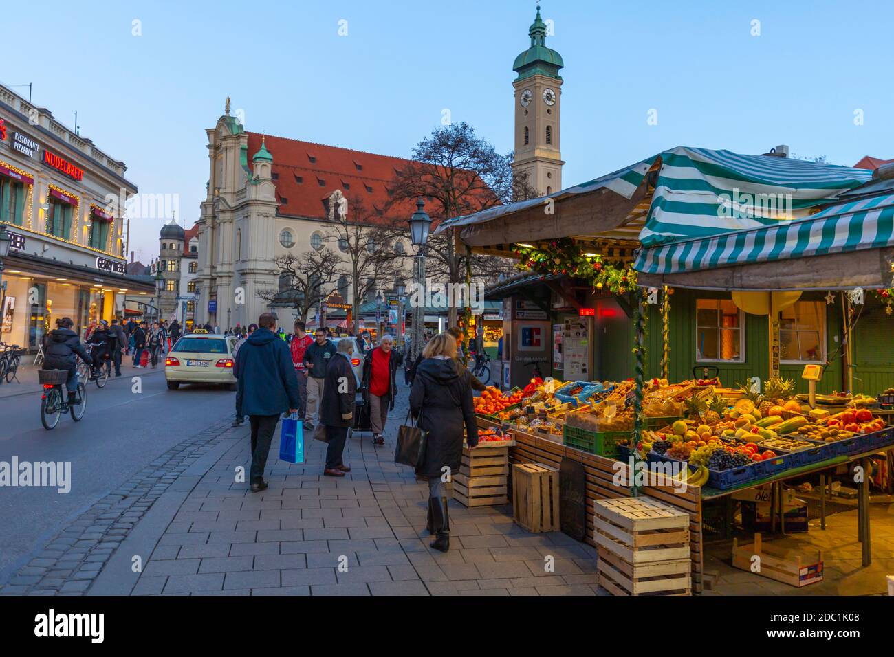 Blick Zum Viktualienmarkt Fotos Und Bildmaterial In Hoher Aufl sung blick-zum-viktualienmarkt-fotos-und-bildmaterial-in-hoher-aufl-sung