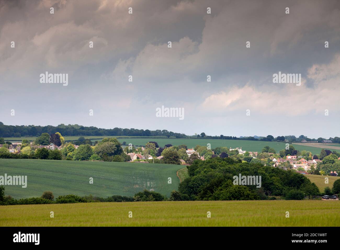 Die kleine Wiltshire Stadt Tisbury und die umliegende Landschaft. Stockfoto
