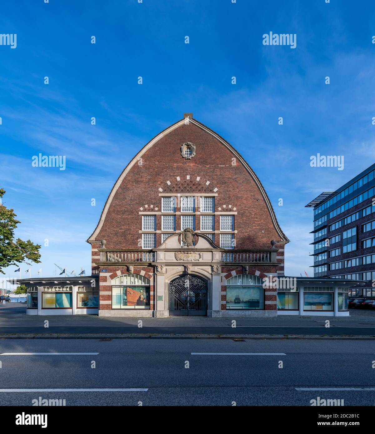 Kieler Schifffahrtsmuseum im alten Fischsaalgebäude, in dem Fische versteigert wurden. Das Gebäude wurde 1910 eröffnet. 1978 zum Museum umgebaut. Stockfoto