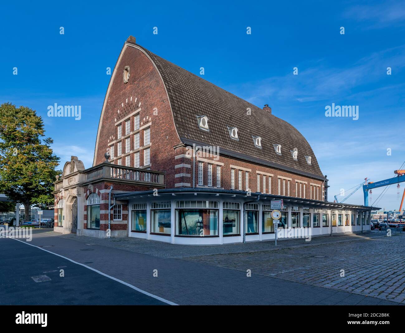 Kieler Schifffahrtsmuseum im alten Fischsaalgebäude, in dem Fische versteigert wurden. Das Gebäude wurde 1910 eröffnet. 1978 zum Museum umgebaut. Stockfoto