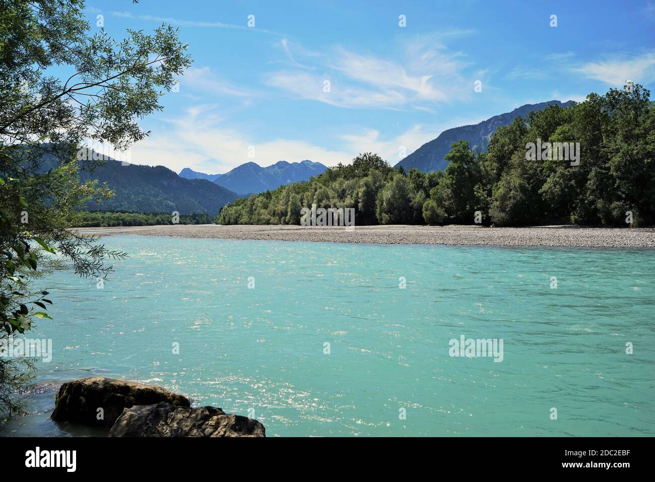 Fluss in den Alpen in Trinkwasserqualität Stockfoto