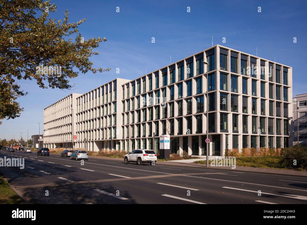 Der Hauptsitz der GAG Immobilien AG im Kölner Stadtteil Kalk. Die Hauptverwaltung der GAG Immobilien AG im Stadtteil Kalk, Köln Stockfoto