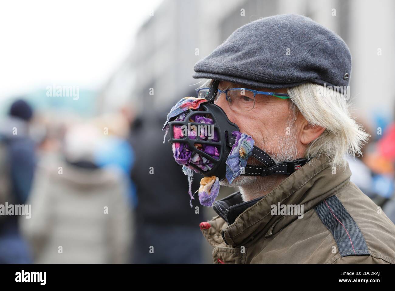 Berlin, Berlin / Deutschland, 18. November 2020. Demonstration im Berliner Regierungsbezirk gegen die neue Fassung des Infektionsschutzgesetzes. Stockfoto