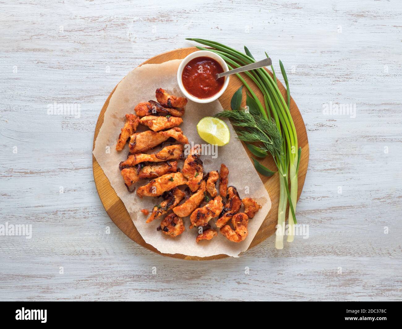 Kerala Chicken Pakoda. Leckere Pakoras im südindischen Stil zubereitet. Indisches Essen. Draufsicht, Kopierbereich. Stockfoto