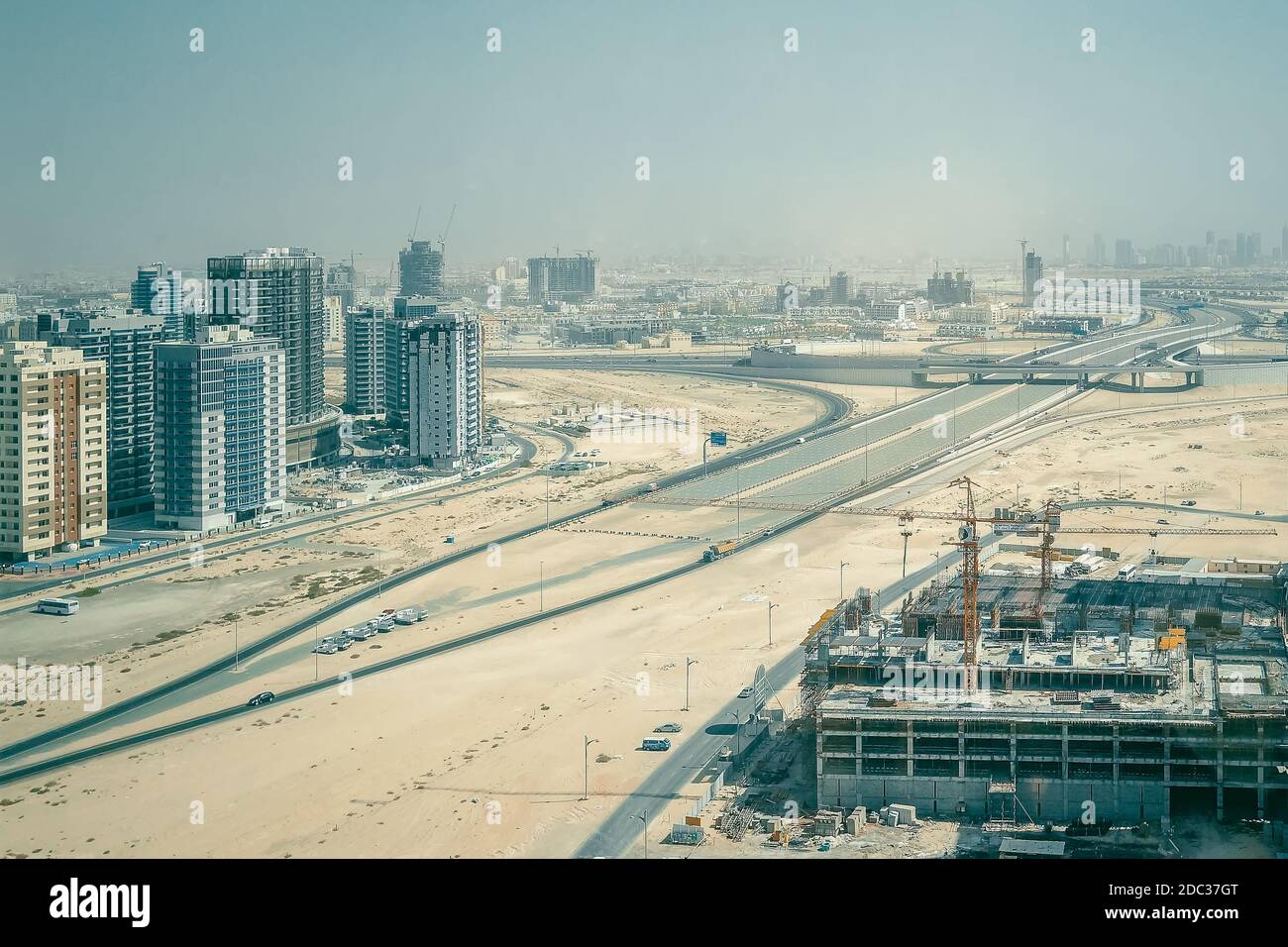 Große Baustelle in Dubai. Luftaufnahme. Stockfoto