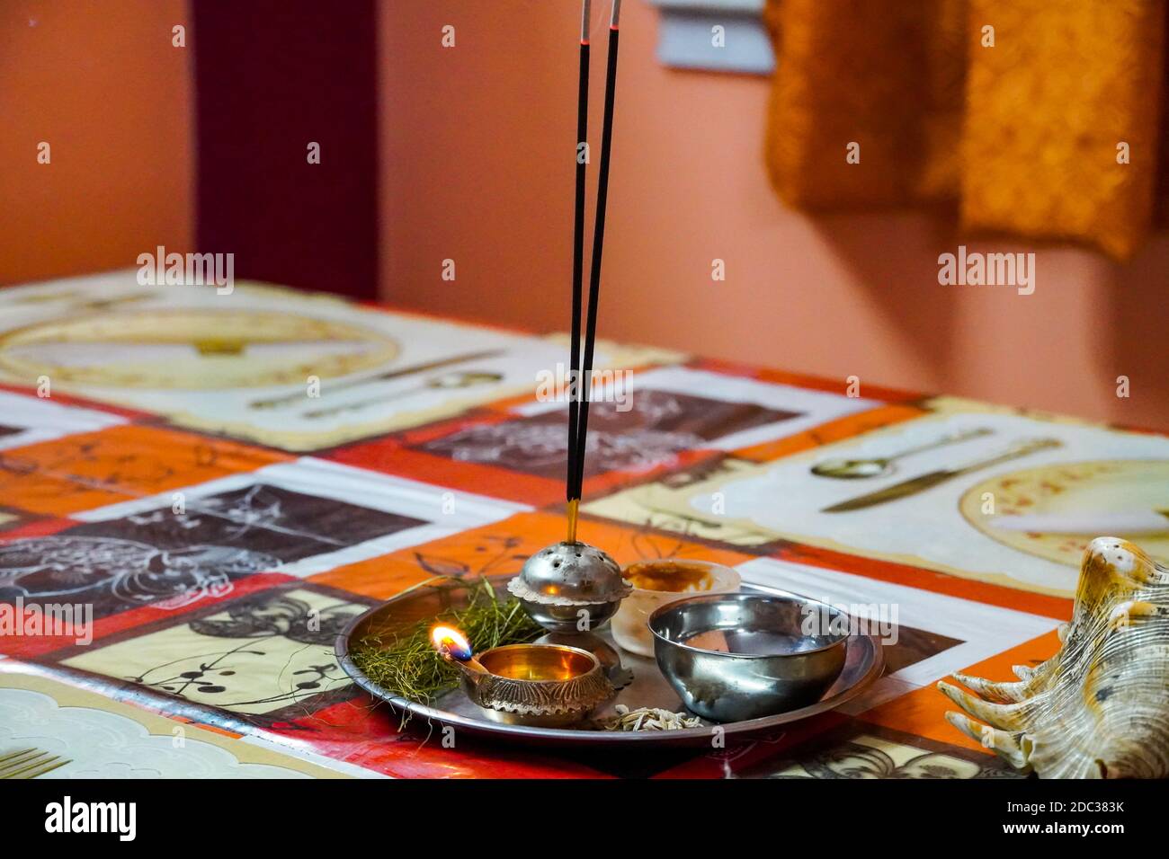 Bild von Puja KI thali. Stockfoto