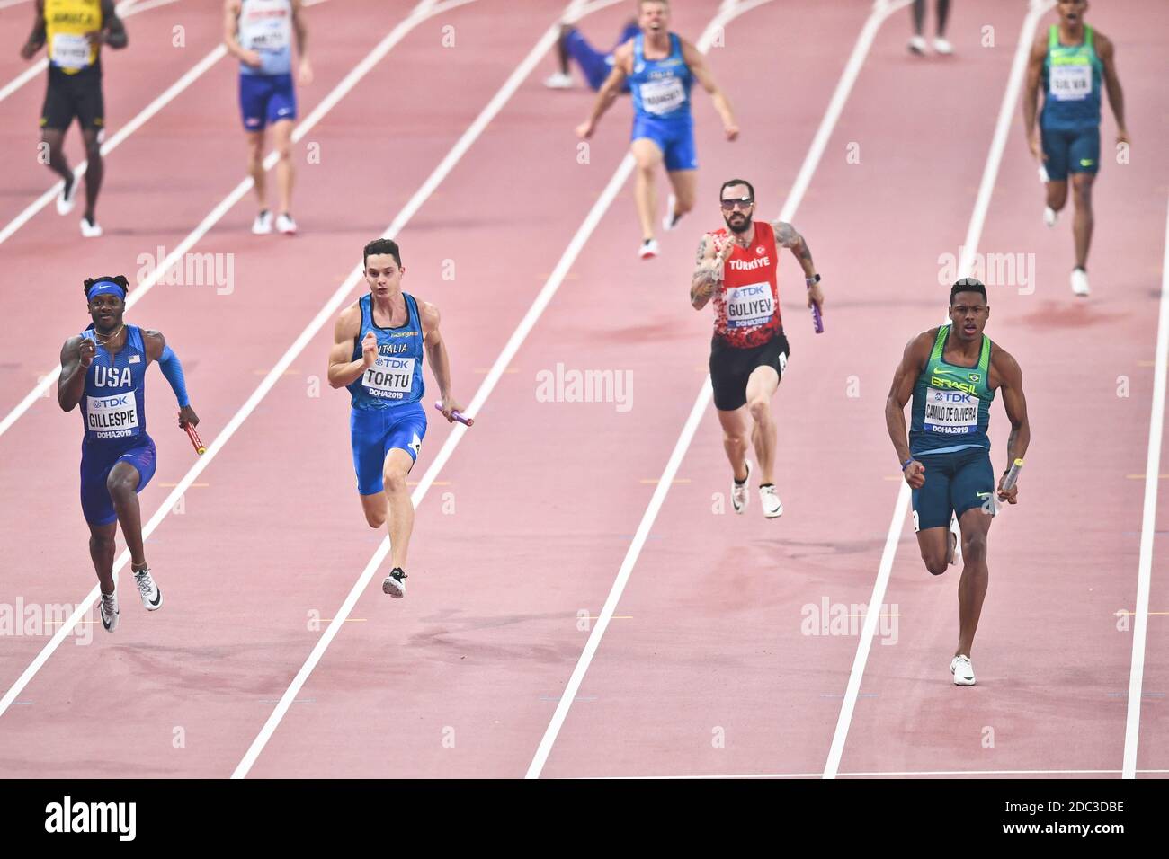 4x100 Relais: Cravon Gillespie (USA), Filippo Tortu (ITA), Ramil Guliyev (TUR), Camilo de Oliveira (BRA). IAAF Leichtathletik-Weltmeisterschaften, Doha 2019 Stockfoto