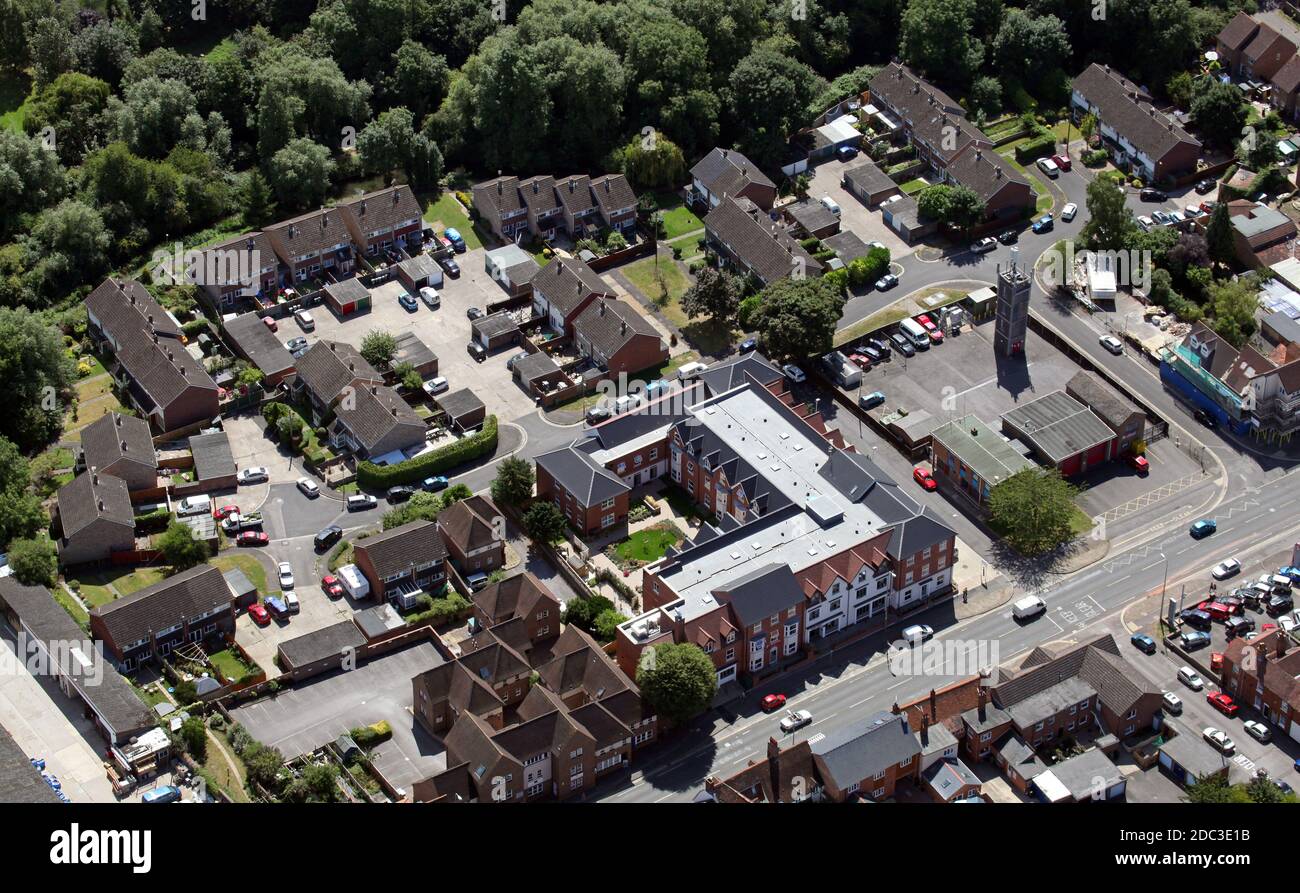 Luftaufnahme der Abingdon Fire Station und Häuser auf dem Meadowside Estate, Abingdon, Oxfordshire Stockfoto