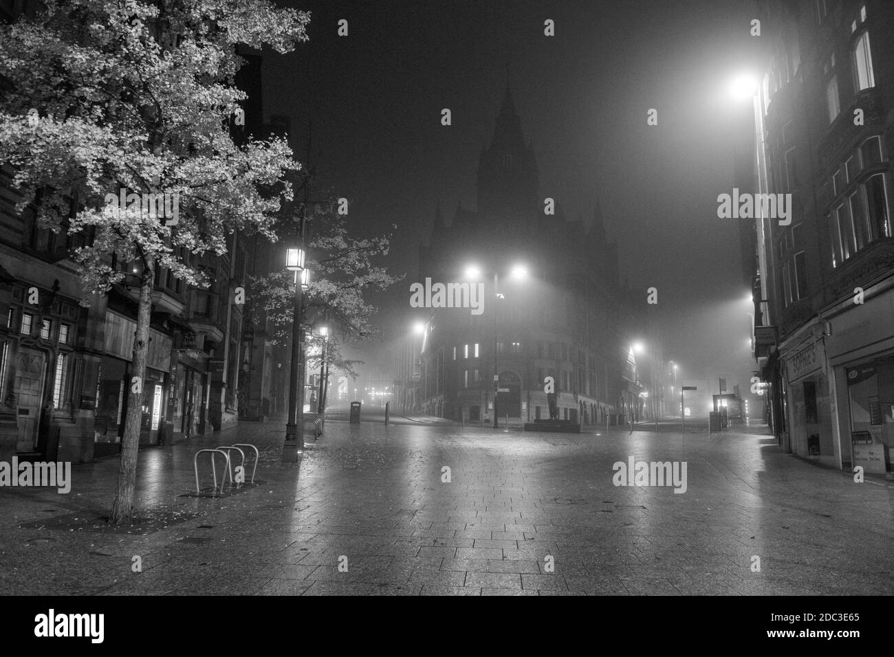 Morgennebel bei Speakers Corner in Nottingham City, Nottinghamshire England Stockfoto