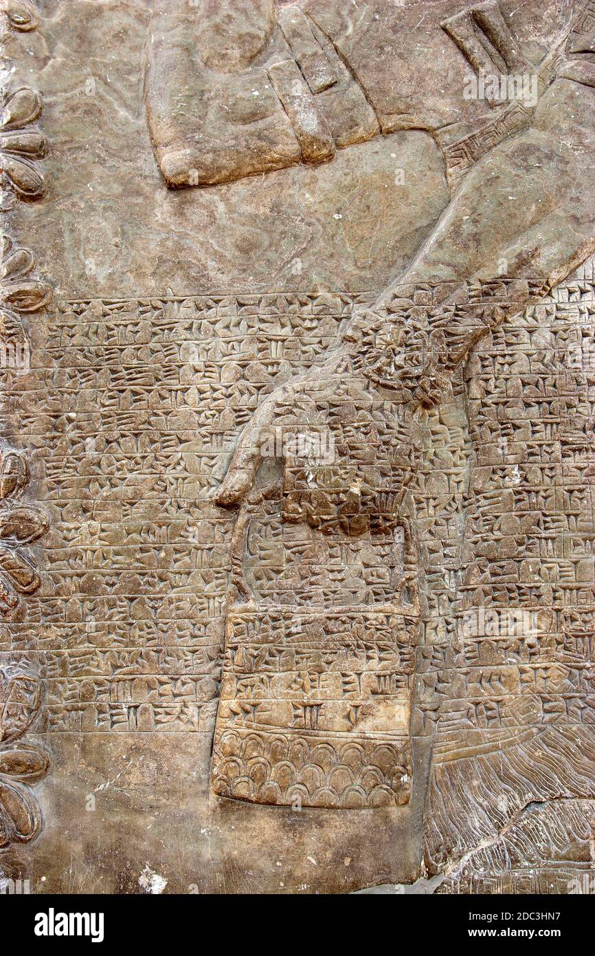 ISTANBUL, TÜRKEI - OKTOBER 30,2007: Altes Steinrelief, späthethitische Periode (Aramäisch, 8. Jh. B.C.) im Archäologischen Museum von Istanbul Stockfoto