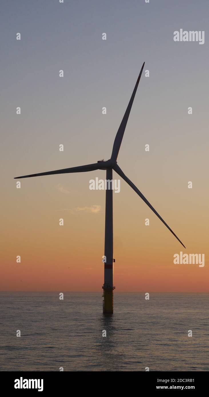 Offshore-Windturbine in Geman Nordsee Offshore-Windpark Stockfoto