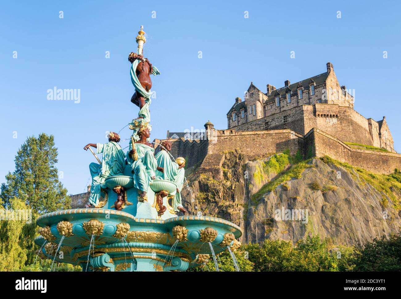 Edinburgh Ross Brunnen Edinburgh kunstvoll neu restaurierten Ross Brunnen in West Princes Street Gardens Edinburgh Castle Edinburgh Midlothian UK GB Stockfoto