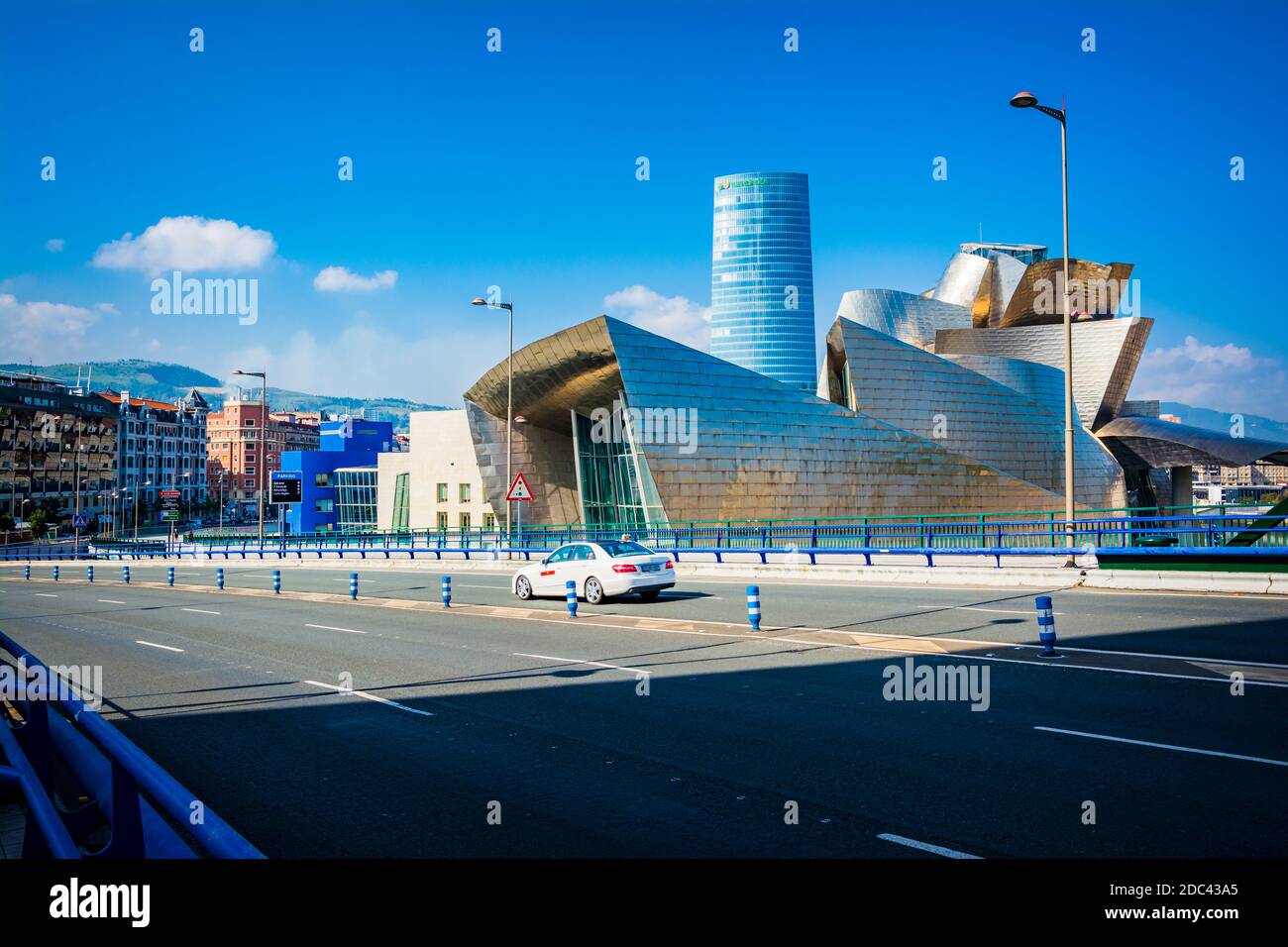 La Salve-Brücke, Guggenheim-Museum und Iberdrola-Turm. Bilbao, Biskaya, Baskenland, Spanien, Europa Stockfoto