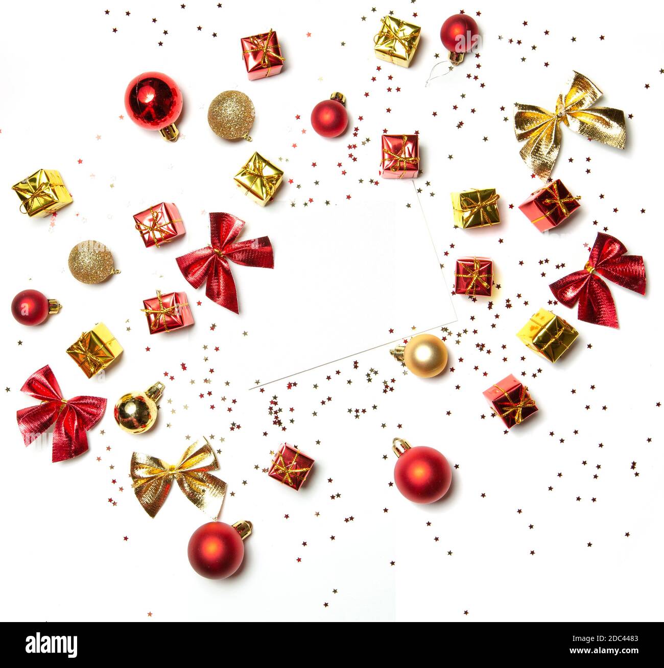 weihnachtshintergrund mit Geschenkschachteln und Kopierraum Stockfoto