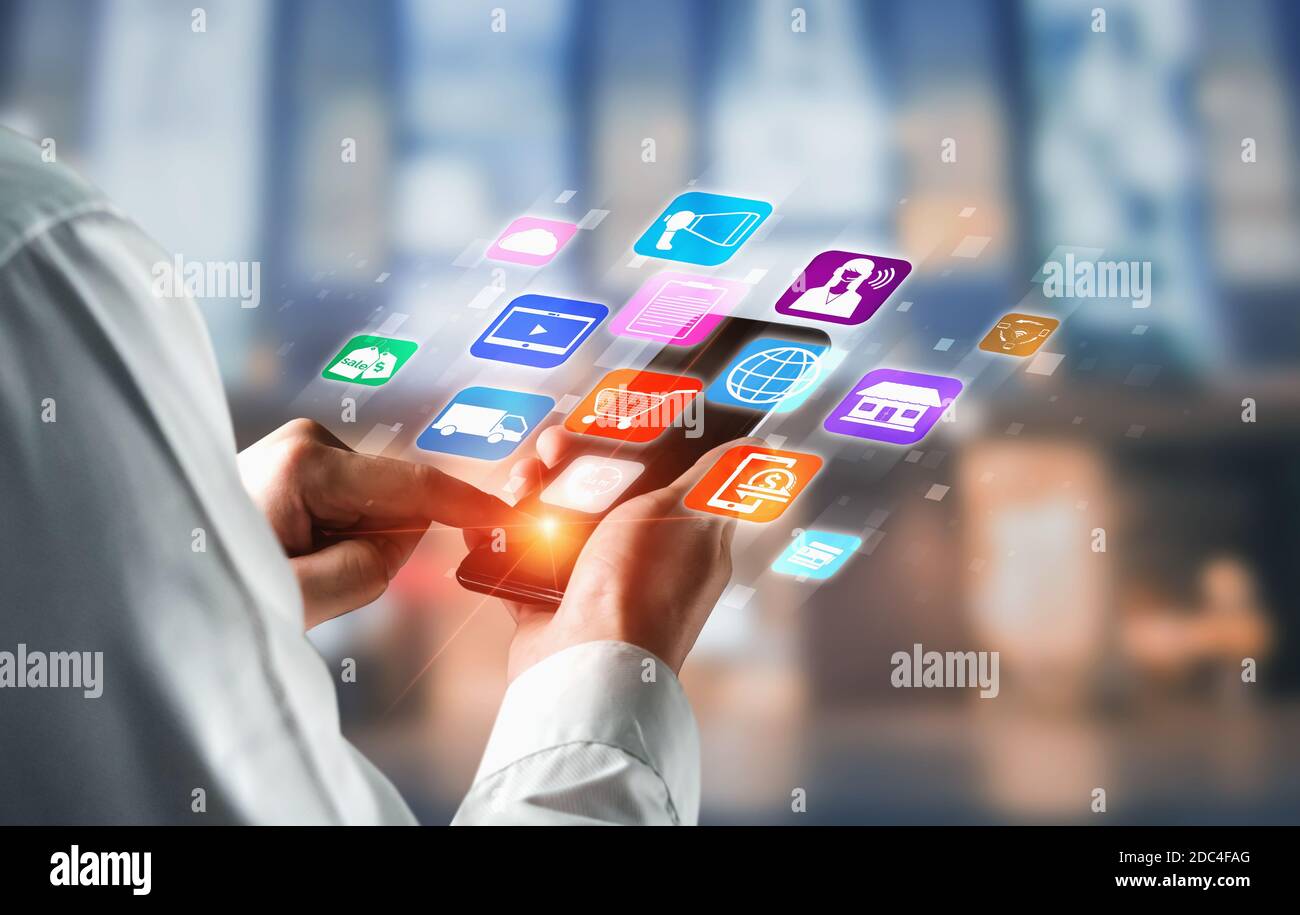 Omni-Channel-Technologie des Online-Einzelhandels. Multichannel-Marketing auf Social-Media-Netzwerk-Plattform bieten Service von Internet-Zahlungskanal Stockfoto