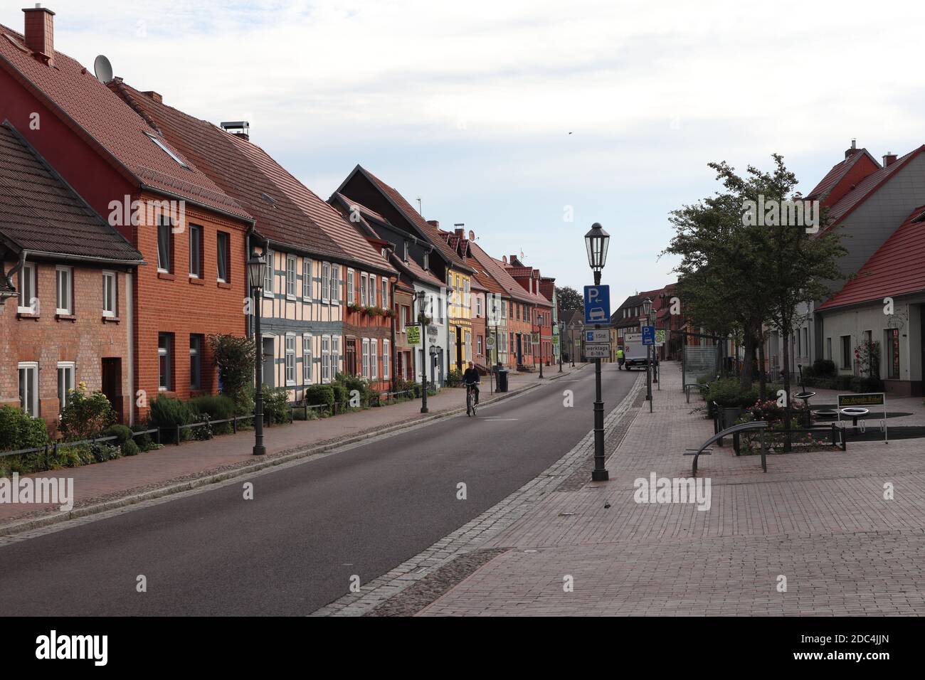 Roebel an der Müritz, Mecklenburg-Vorpommern - August 20 2020: Im Zentrum von Roebel an der Müritz, Seenplatte Mecklenburg, Deutschland Stockfoto