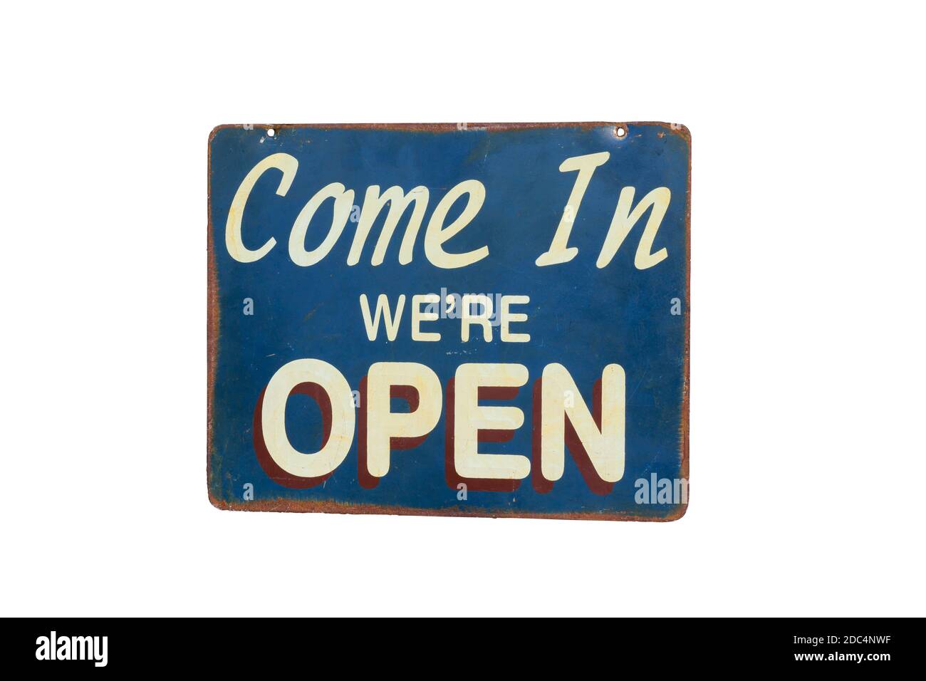 Alte rostige Metallplatte mit dem Wort Come in We're Open Isoliert auf weißem Hintergrund Stockfoto