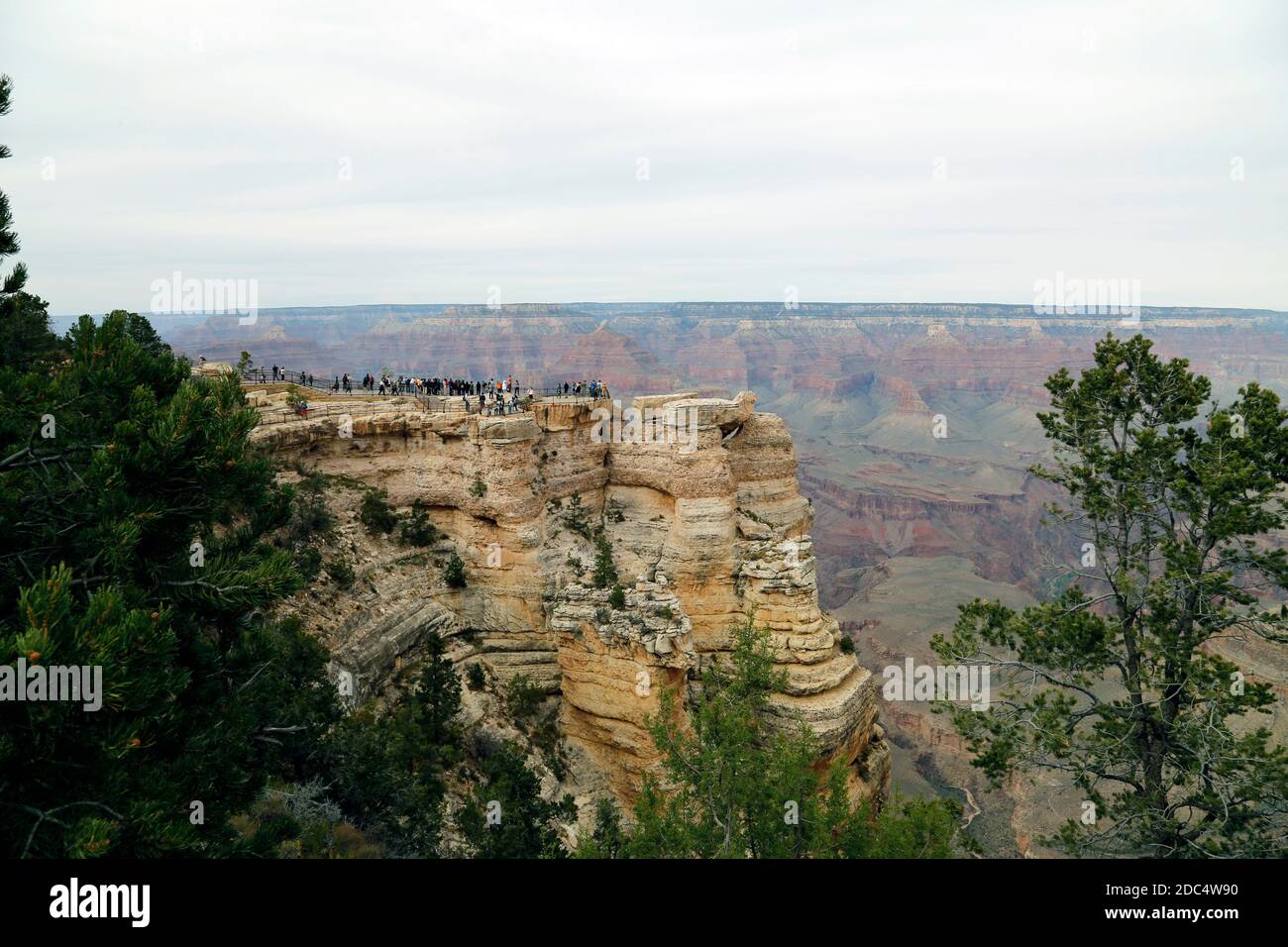 Touristenansicht des Grand Canyon National Park vom Südrand am 27. Oktober 2016. Stockfoto