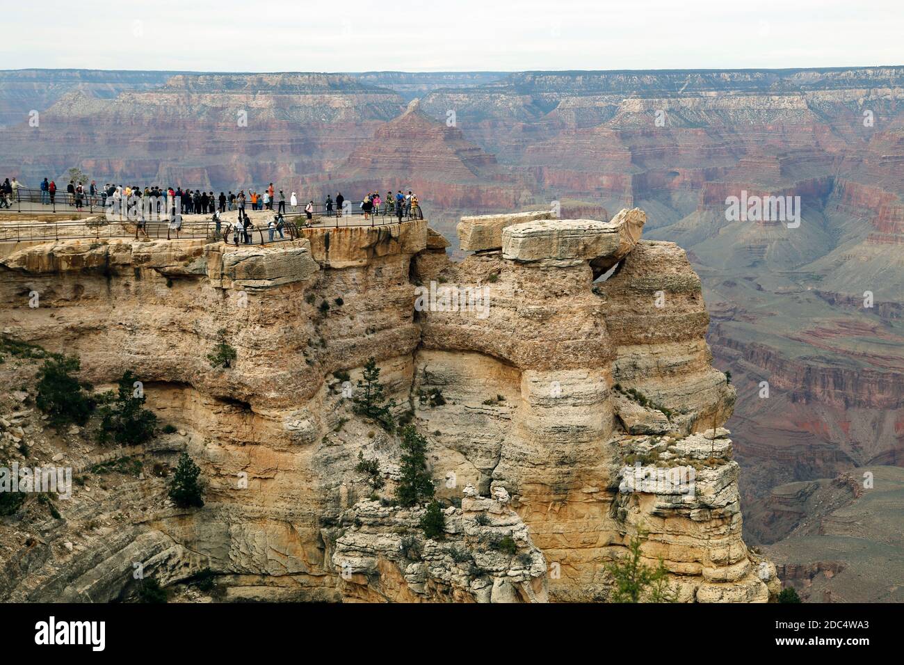 Touristenansicht des Grand Canyon National Park vom Südrand am 27. Oktober 2016. Stockfoto